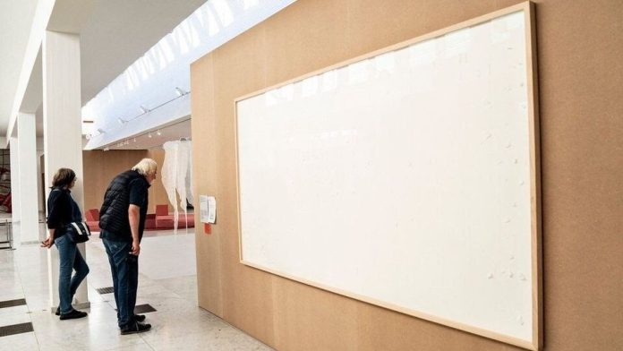 Нетрадиционный ход художника вызвал судебную тяжбу в музее