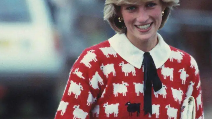 Леди Диана в своем красном свитере с причудливыми овцами продана на аукционе Sotheby’s за более чем 1 миллион долларов — FIRSTonline