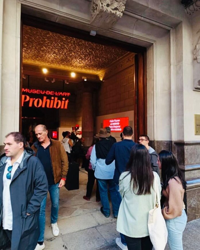 Шокирующее искусство, запрещенное во всем мире, теперь выставлено в Барселоне!