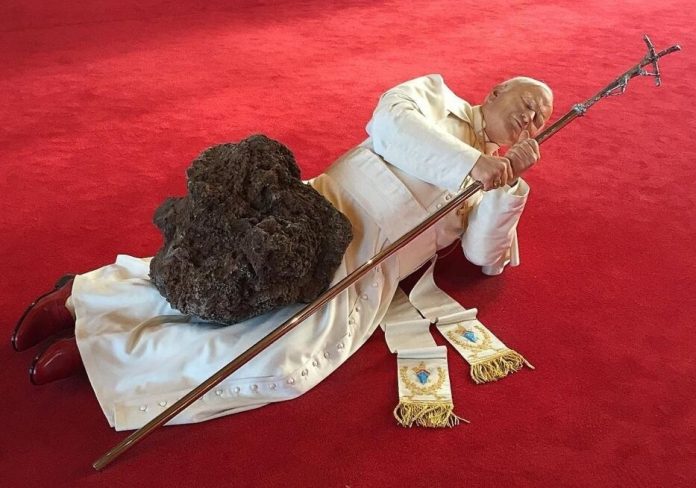 Искусство и искупление: смелая концепция Ватикана на Венецианской биеннале