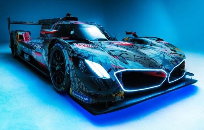 Арт-кар BMW Джули Мерету в Центре Помпиду