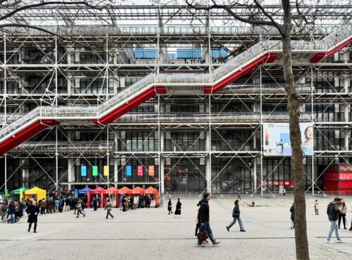 В Париже разгораются споры о подлинности произведений искусства из-за картины Малевича