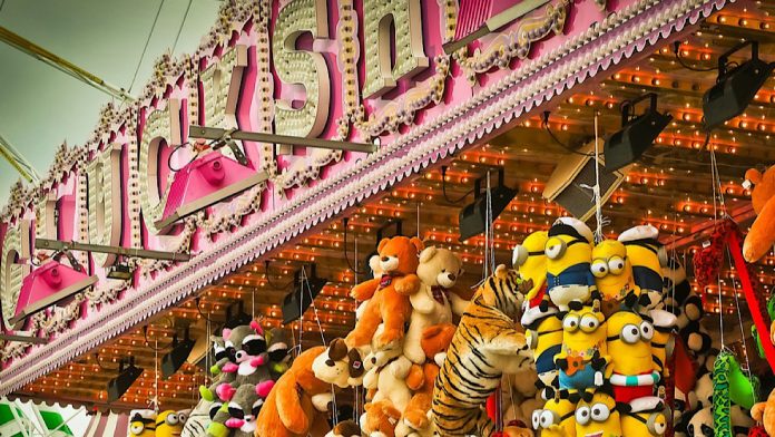 «Страстные» инвестиции: коллекционирование роскошных сумок, дизайнерской одежды, кроссовок и игрушек стремительно растет — FIRSTonline