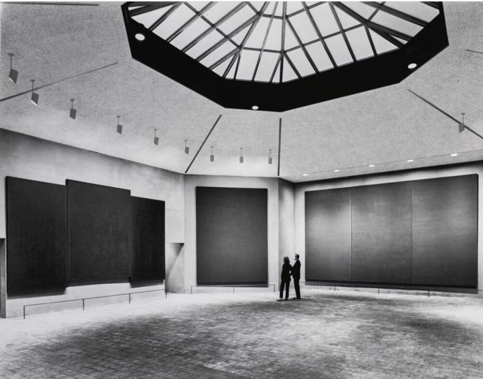 Знаменитая часовня Ротко, поврежденная ураганом «Берил», закрывается на ремонт