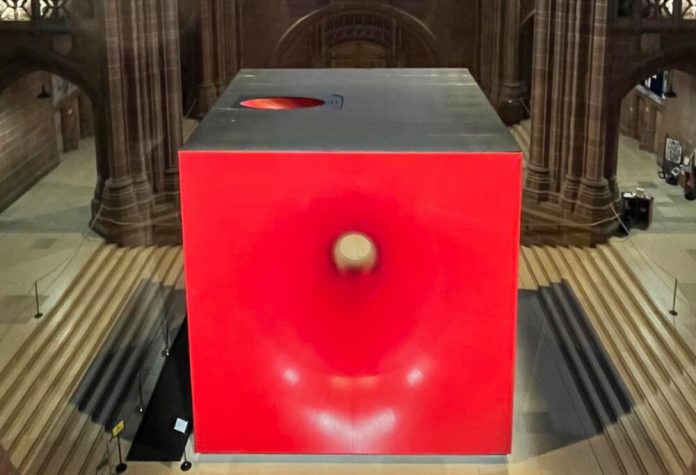 Грандиозное празднование в Ливерпульском соборе: первое выступление Аниша Капура в соборе Великобритании