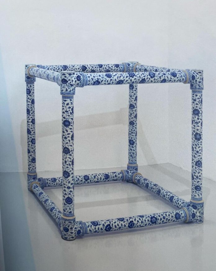 Вандал разбил скульптуру Ай Вэйвея на выставке в Италии