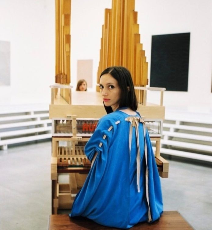 Тауба Ауэрбах: Визуальный язык, вдохновленный математикой