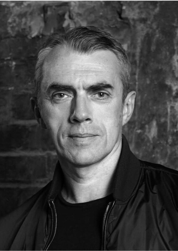 Нео Раух: соединение социального реализма и сюрреализма в современном искусстве