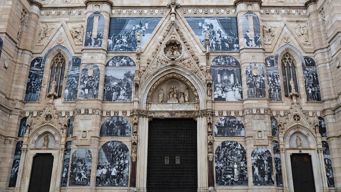 JR в Галерее Италии в Неаполе (Интеза Санпаоло) с проектом «Кто ты, Неаполь?»