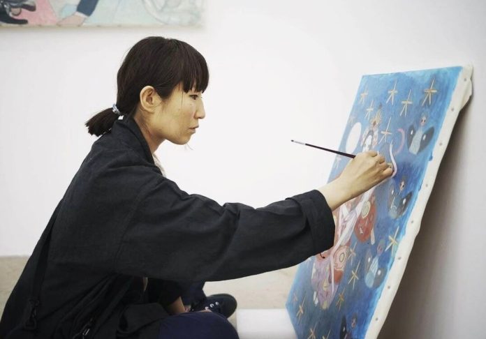 Ая Такао: Исследование фантазии и футуризма через призму суперплоскости