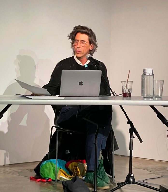 Чейни Томпсон: Системы, Восприятие и Архитектура Живописи