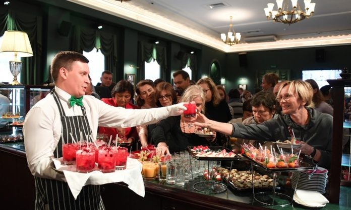 Театральный буфет: почему там такие цены?