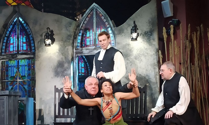 Спектакль «Салемские ведьмы» на Трубной: реалистичная история или пособие для ведьмаков? - фото