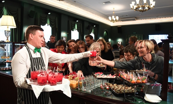 Театральный буфет: почему там такие цены? - фото