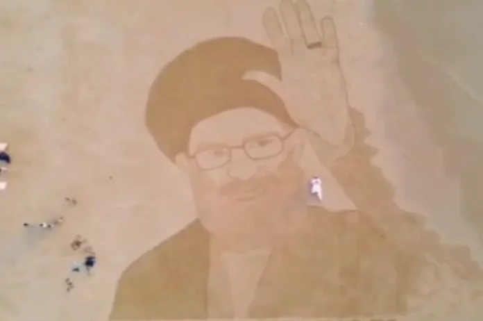 Пакистанский художник создал на пляже огромный портрет Хаменеи из песка