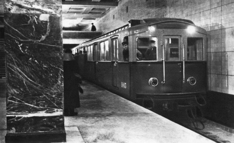 Поезд типа А на станции «Сокольники».