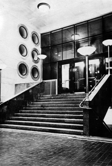 Вестибюль станции метро «Кировская» («Чистые пруды»).