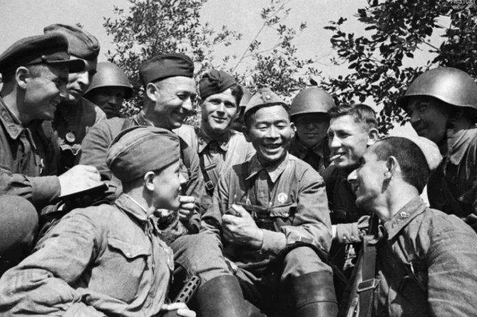 «Давай закурим, товарищ, по одной». Как простая песня стала феноменальной
