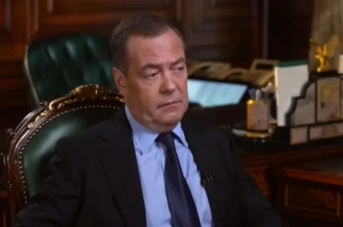 Медведев назвал варварством атаки ВСУ на объекты культуры в РФ