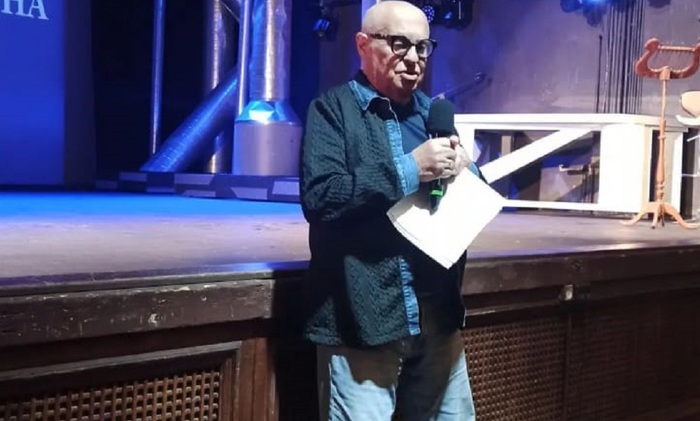 Марк Розовский вышел к актёрам в маске Железного человека — и намекнул на большие перемены после своего 90-летия - фото